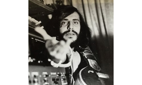 STEPHAN UMUTYAN (GİTAR)